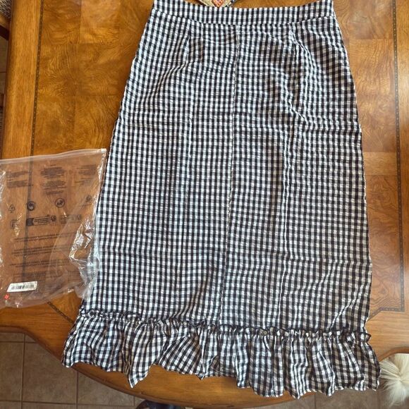 Black and White Gingham Skirt - Picture 2 of 11